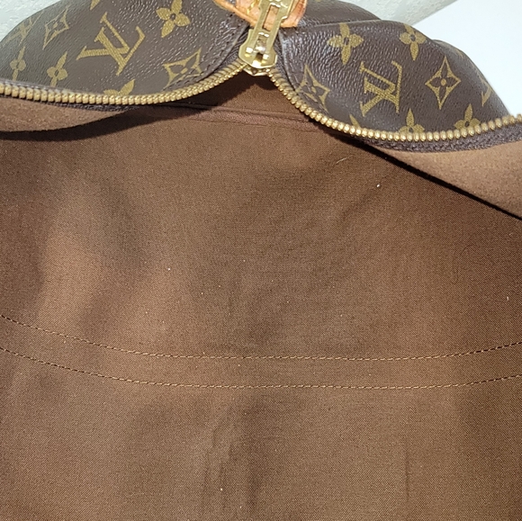 #376 Louis Vuitton Monogram Keepall - Picture 9 of 16